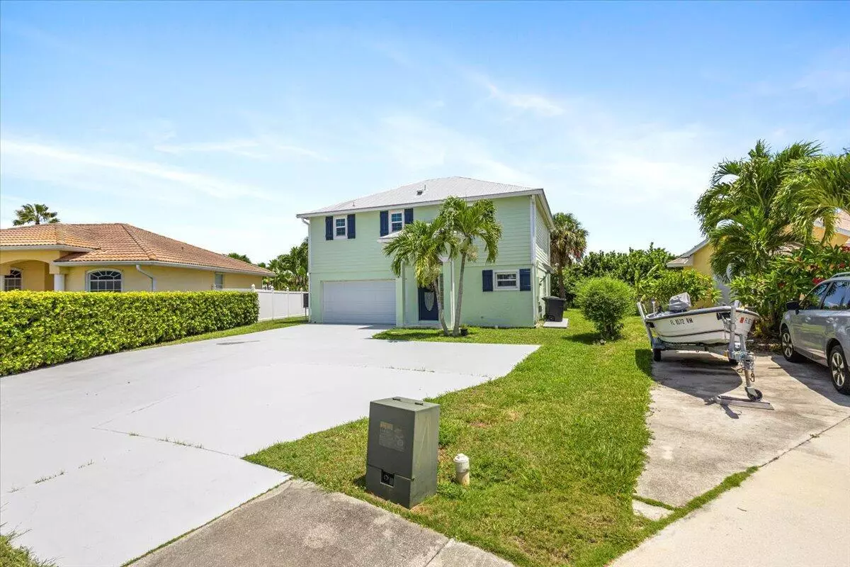 Fort Pierce, FL 34949,1261 Bonefish CT