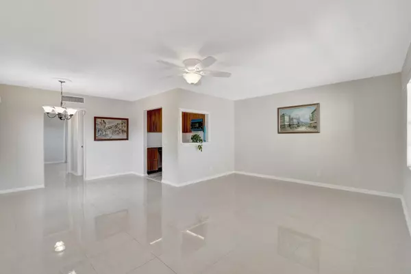 West Palm Beach, FL 33417,212 Easthampton I