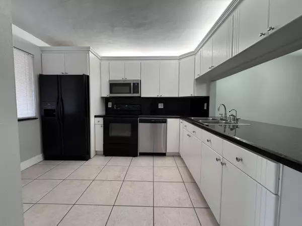 Weston, FL 33326,193 Lakeview DR 205