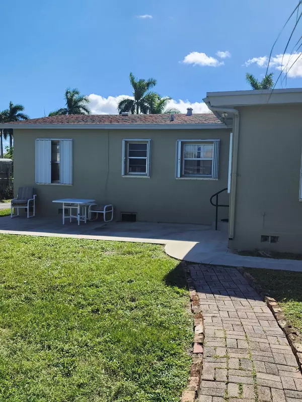 Lantana, FL 33462,513 Greynolds CIR