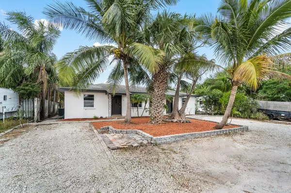 Lantana, FL 33462,703 W Palm ST E