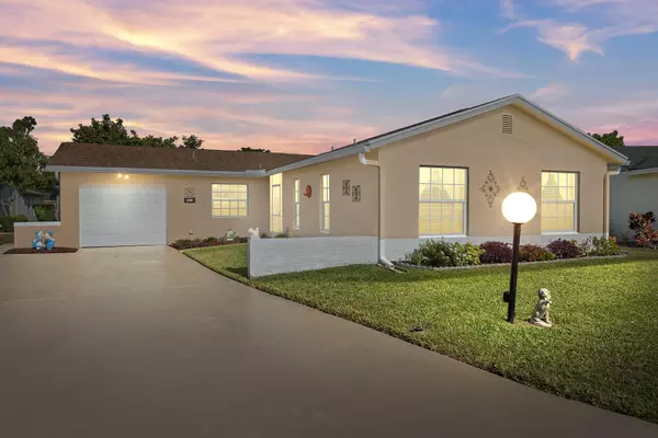4480 Pine Garden LN, Lake Worth, FL 33467