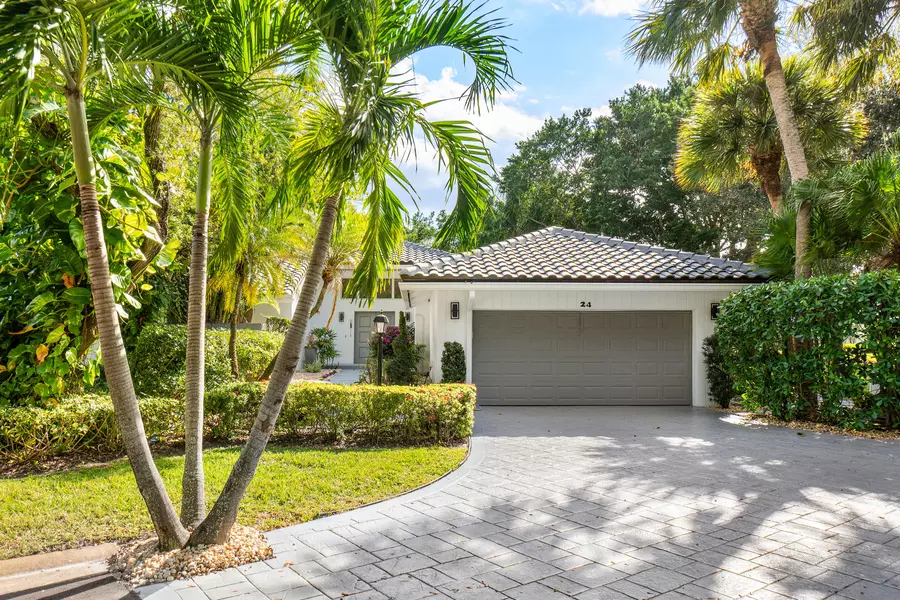 24 Oaks LN, Boynton Beach, FL 33436