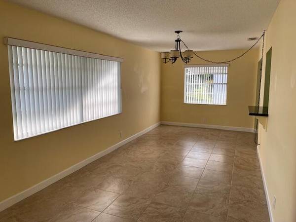 Boynton Beach, FL 33426,2016 SW Golf LN