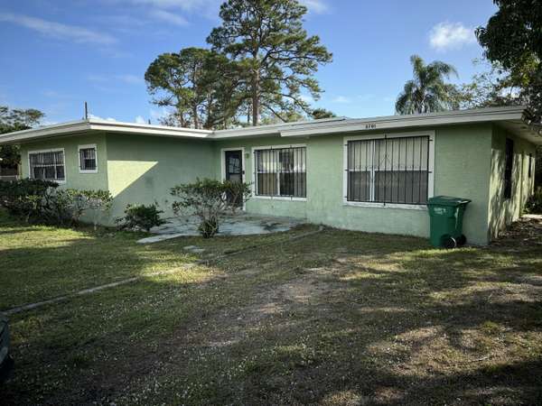 3701 S AVE, Fort Pierce, FL 34947