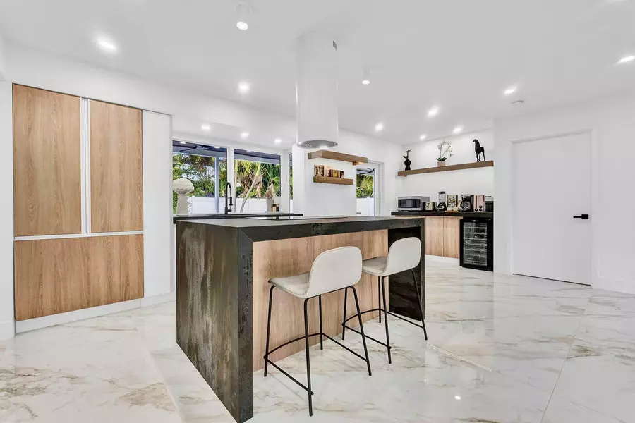 3261 Seaward DR, Lauderdale By The Sea, FL 33062