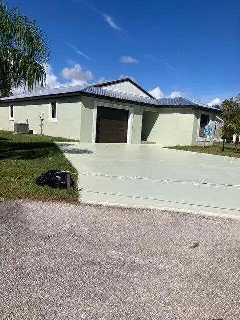 Port Saint Lucie, FL 34952,11 Isabella LN