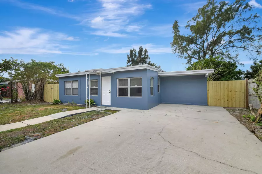 3751 Orange ST, Lantana, FL 33462