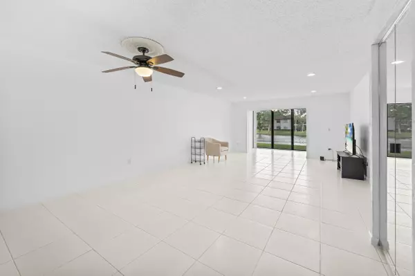 Boca Raton, FL 33428,9206 Pecky Cypress LN 3e