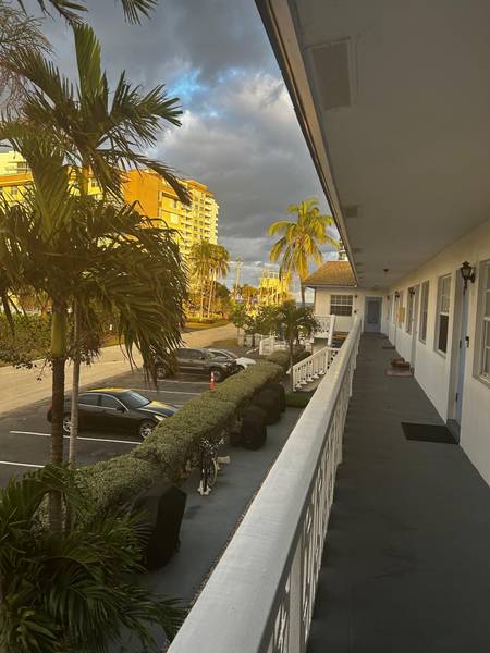 3220 NE 10th ST 15, Pompano Beach, FL 33062