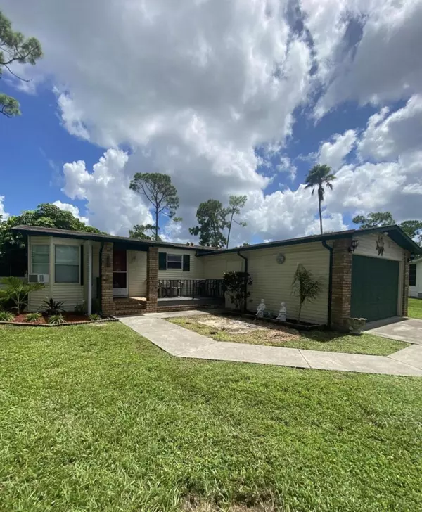 19418 Saddlebrook CT, North Fort Myers, FL 33903