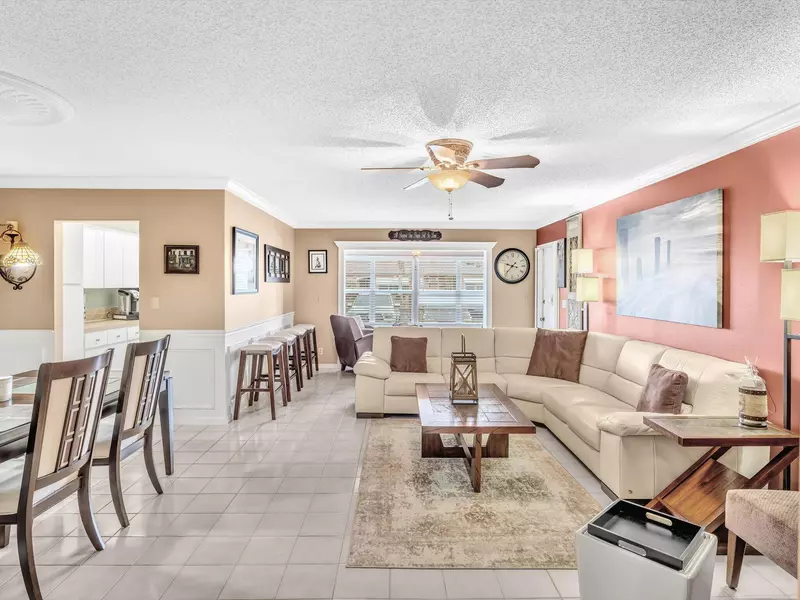 1422 NW High Point WAY B, Delray Beach, FL 33445