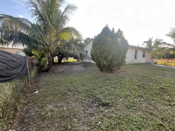 Pahokee, FL 33476,162 Booker PL