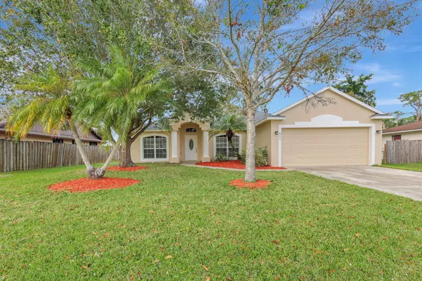 807 SE Carnival AVE, Port Saint Lucie, FL 34983