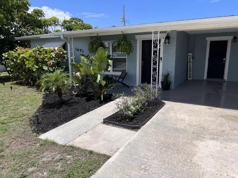 1691 NE South ST, Jensen Beach, FL 34957