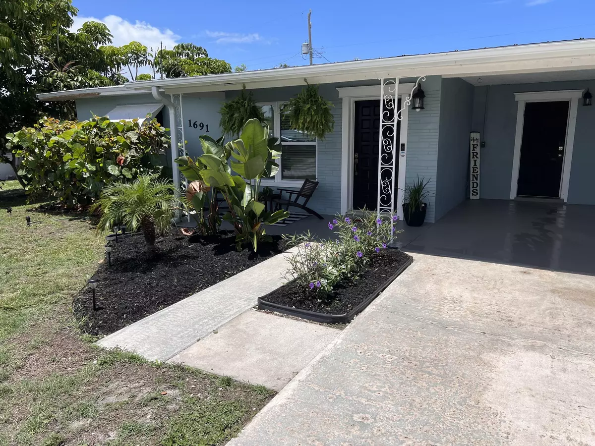 Jensen Beach, FL 34957,1691 NE South ST