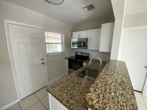 Lake Worth Beach, FL 33460,914 N J ST 1