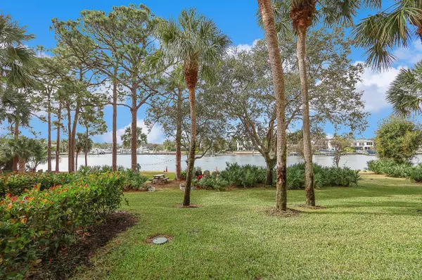 Jupiter, FL 33477,1001 Seafarer CIR 104