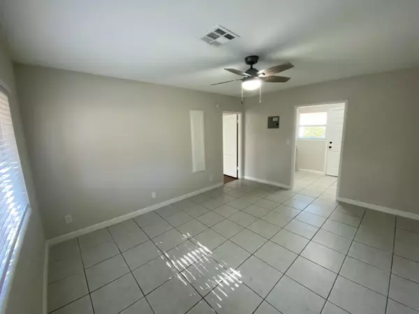 Lake Worth Beach, FL 33460,914 N J ST 2