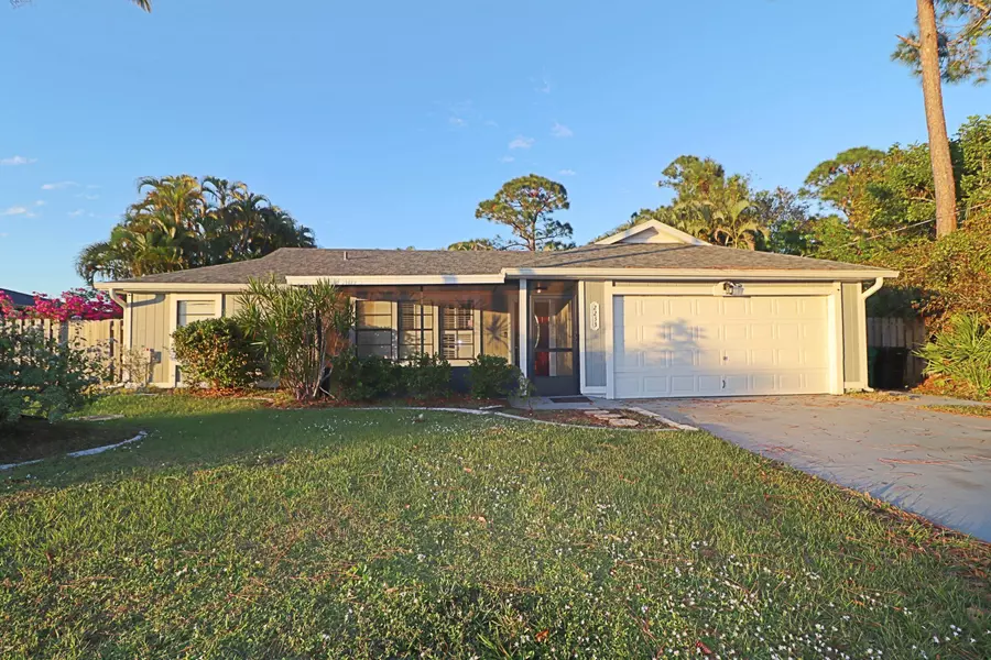 2233 SE Master AVE, Port Saint Lucie, FL 34952