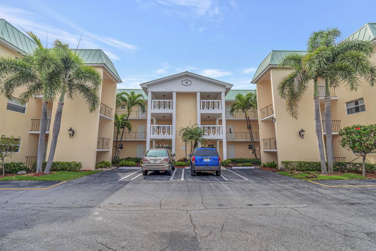 Boynton Beach, FL 33435,9 Colonial Club DR 305