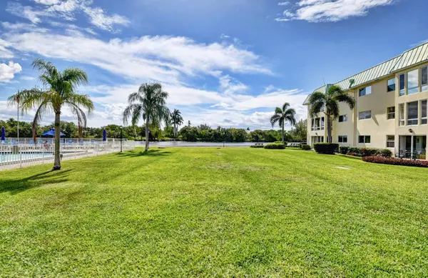 Boynton Beach, FL 33435,9 Colonial Club DR 305