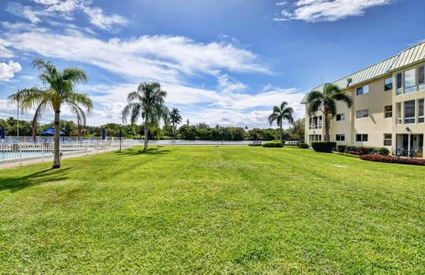 Boynton Beach, FL 33435,9 Colonial Club DR 305