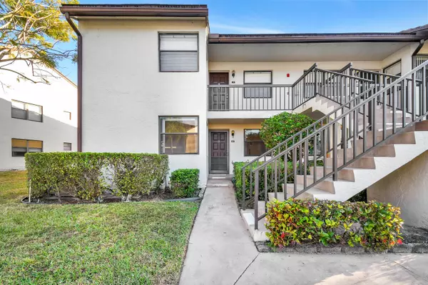 7674 Tahiti LN 101, Lake Worth, FL 33467