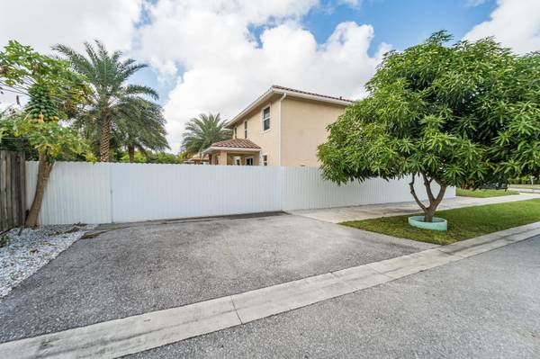 Greenacres, FL 33467,3922 New Valencia