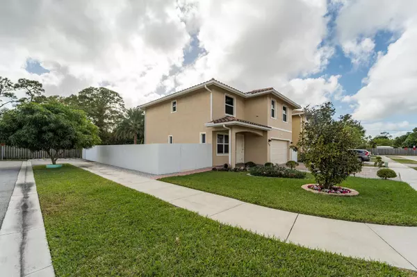 Greenacres, FL 33467,3922 New Valencia