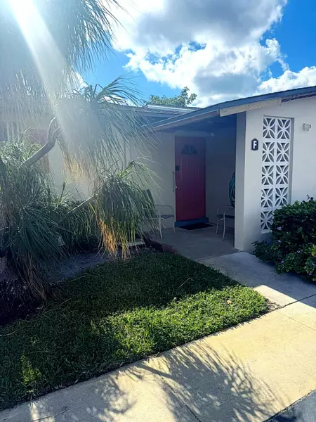 2926 E Ashley F DR F, West Palm Beach, FL 33415