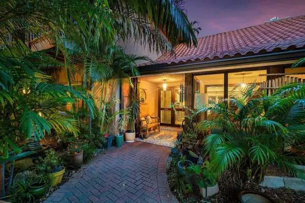 Lantana, FL 33462,805 Pelican LN
