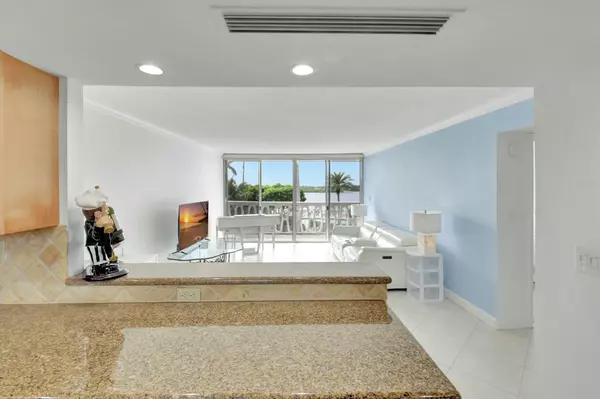 Palm Beach, FL 33480,2505 S Ocean BLVD 402