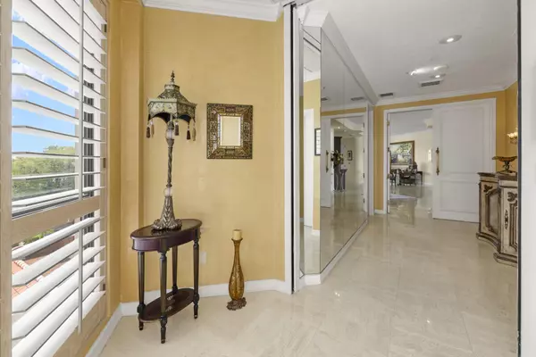 Boca Raton, FL 33433,7383 Orangewood LN 103