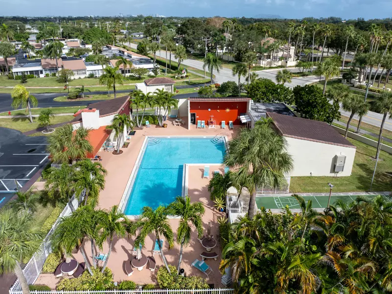 2528 S Boundbrook DR 208, West Palm Beach, FL 33406