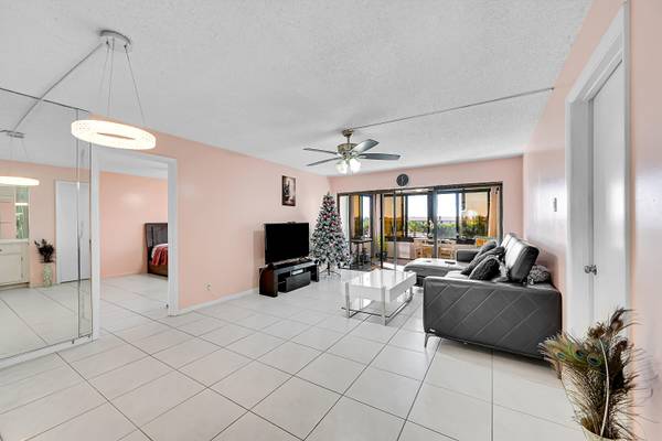 Boca Raton, FL 33428,9300 SW 8th ST 314