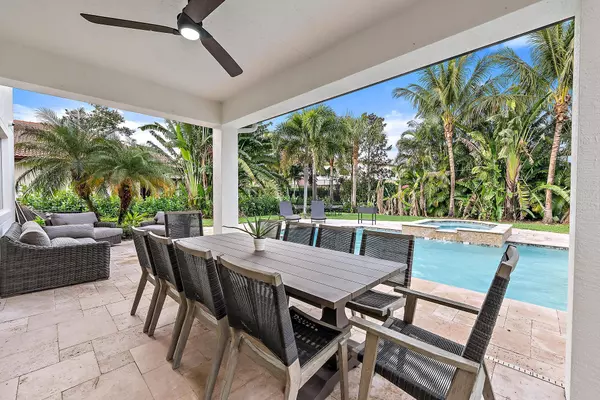 111 Manor CIR, Jupiter, FL 33458