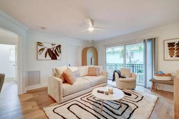 45 SE 7th AVE 8, Delray Beach, FL 33483