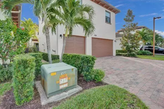 Palm Beach Gardens, FL 33418,8011 Hobbes WAY