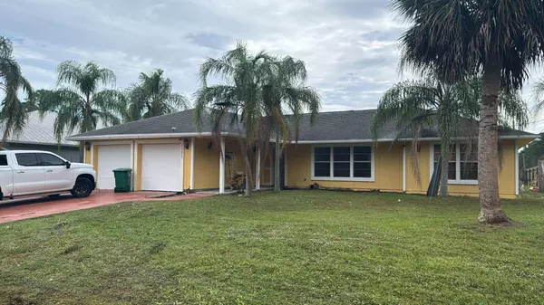 2351 SE Maize ST, Port Saint Lucie, FL 34952