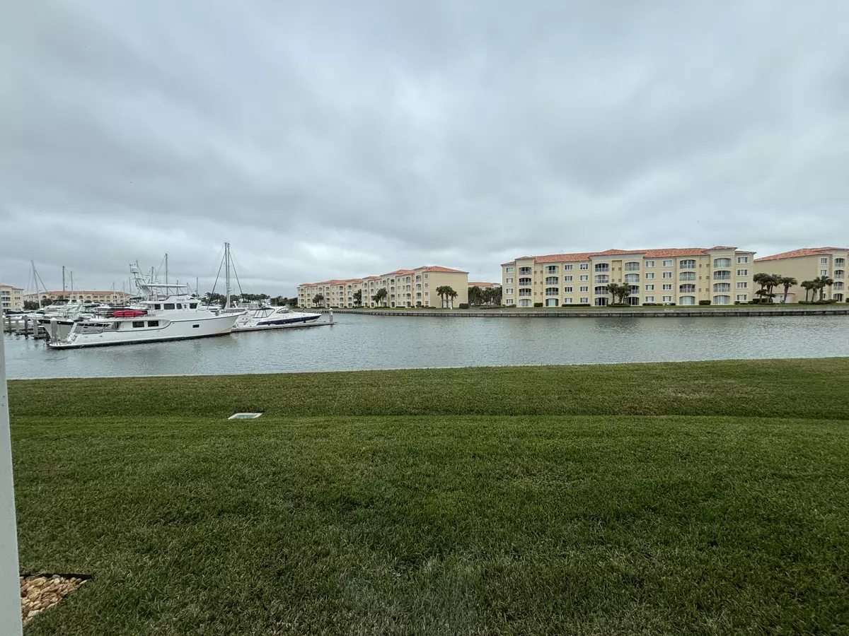 Fort Pierce, FL 34949,16 W Harbour Isle DR 106