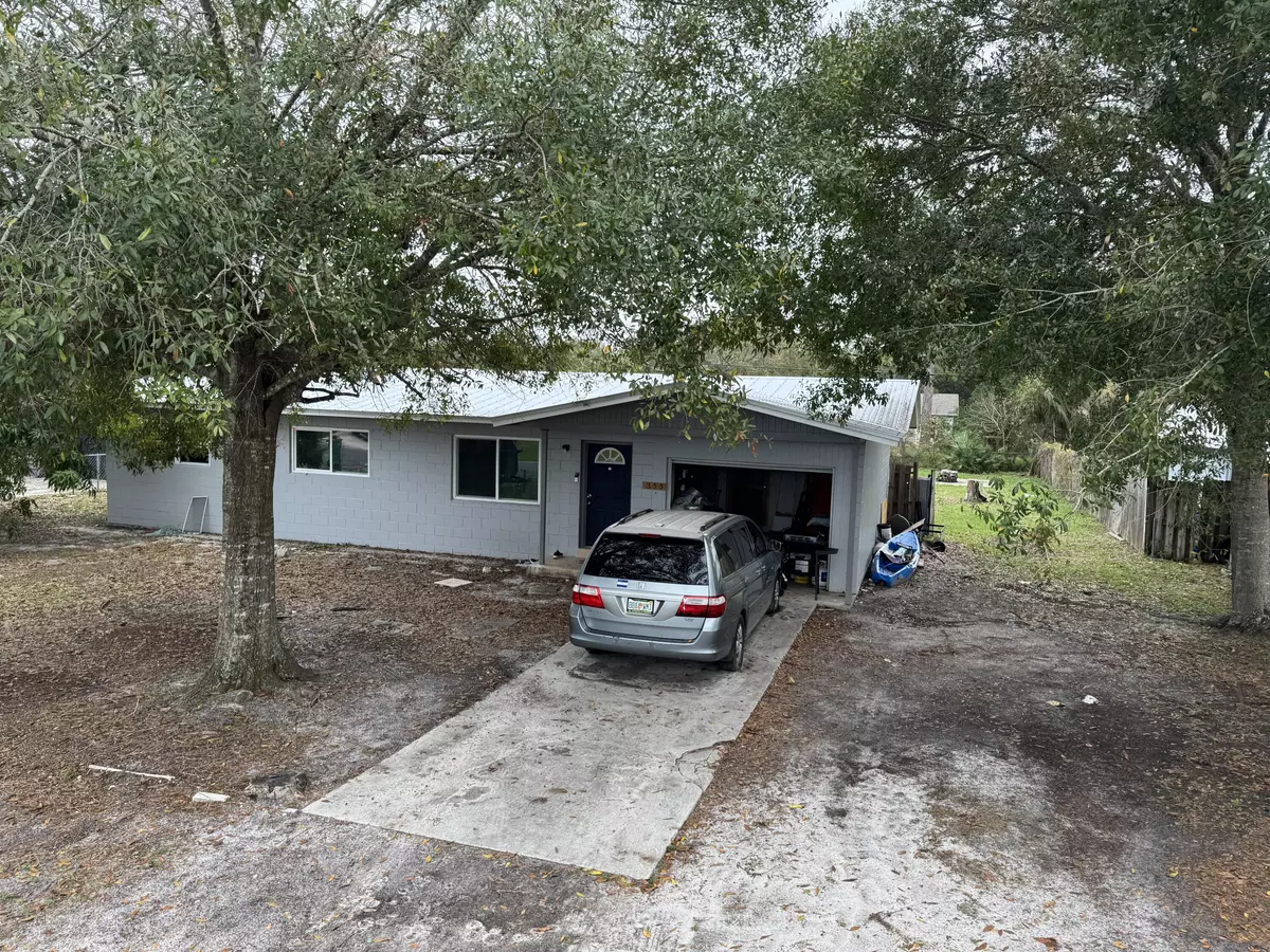 Fort Pierce, FL 34950,355 Melton DR