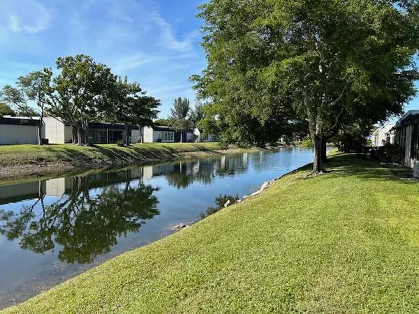 West Palm Beach, FL 33411,106 Lake Rebecca DR