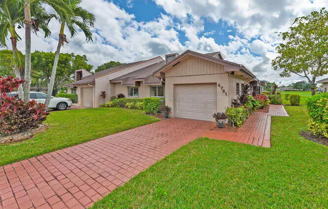 4761 S Fountains DR, Lake Worth, FL 33467