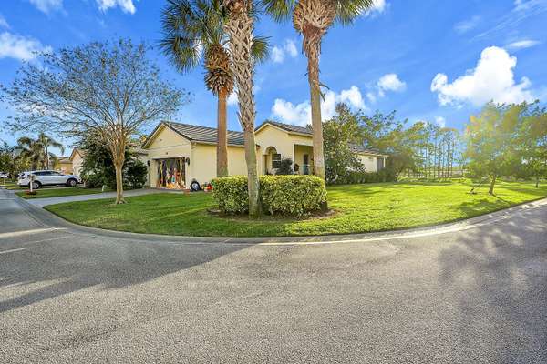 302 SW Tomoka Springs DR, Port Saint Lucie, FL 34986