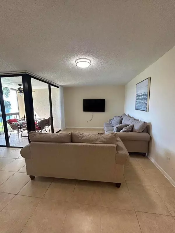 Delray Beach, FL 33444,950 Lavers CIR F-203