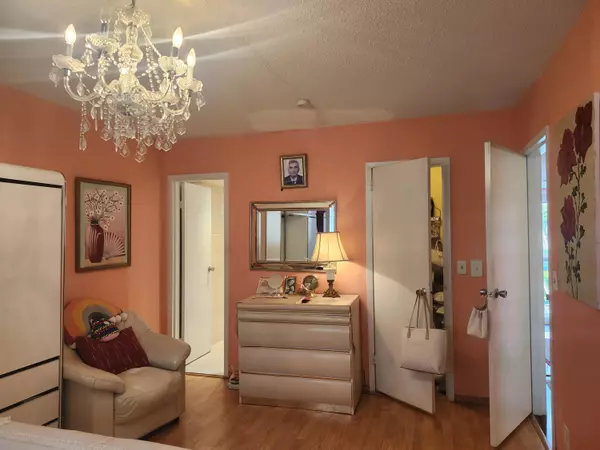 Boynton Beach, FL 33435,2400 NE 1st LN 206