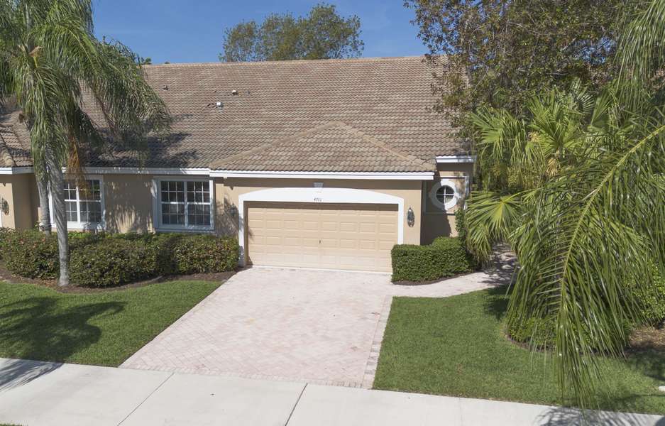 4701 Carlton Golf DR, Wellington, FL 33449