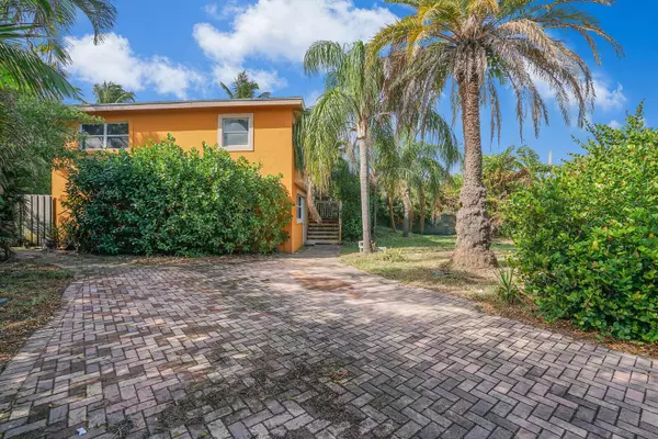 1545 NE 4th AVE, Boca Raton, FL 33432