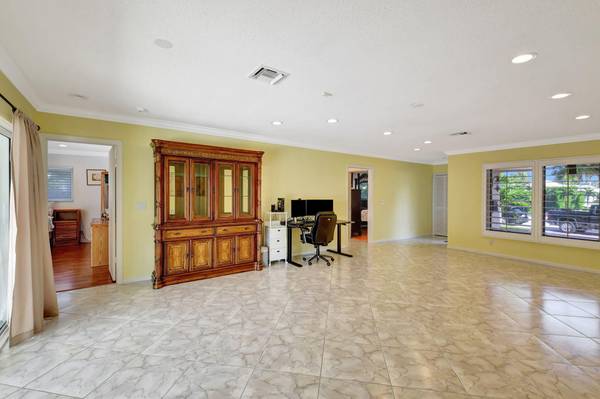 Boca Raton, FL 33486,850 Holly LN